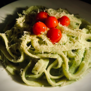 Pasta al pesto con cherrys y pollo